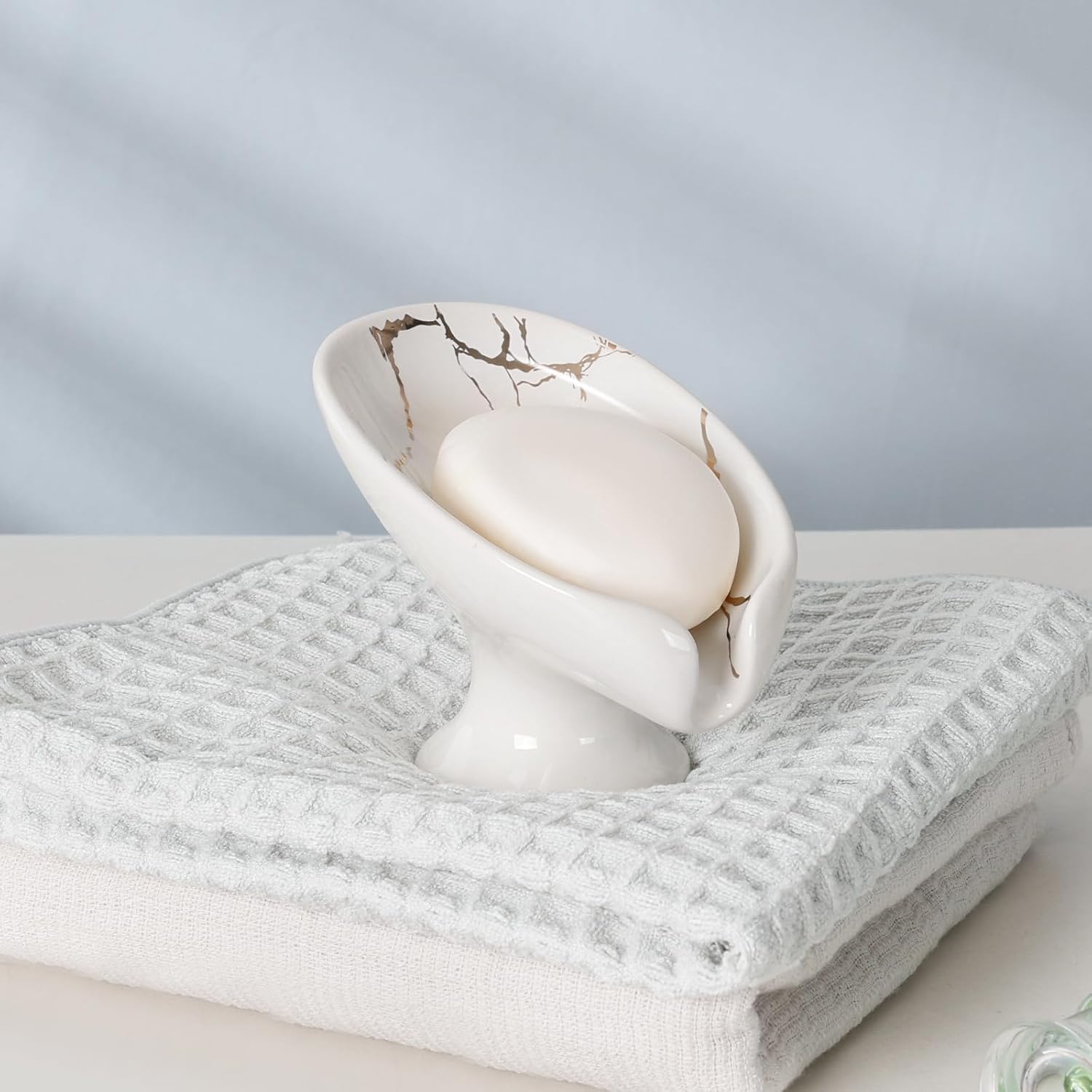 Self Draining Leaf Shape Ceramic Soap Dish with White Gold Marble Pattern